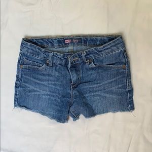 SOLD Levi’s girls Shorty Short, size 10 R